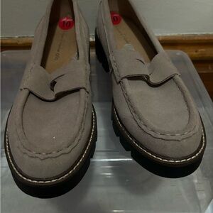 Women’s Size 10 , LUCKY loafers, tan suede, NEW
